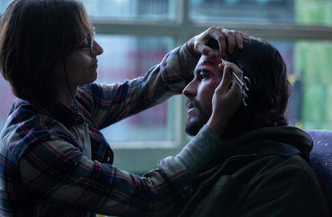 Mario Casas Michelle Jenner Bird Box